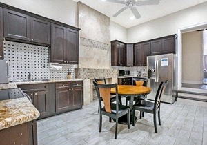 Carondelet Street Luxury Suites in Faubourg Lafayette