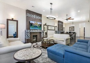 Carondelet Street Luxury Suites in Faubourg Lafayette