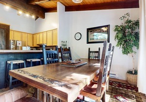 Chateau de Montagne 17 Spacious Family Townhome with Great Complex Amenities On Shuttle Route by RedAwning in Mammoth Lakes