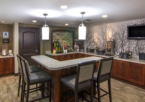 Free Breakfast Included! Pool & Hot Tub Access. Great Location! in Carlsbad