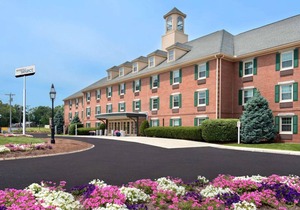 Look No More! FREE Parking, Pets Allowed, Close to USS Constitution Museum! in Woburn