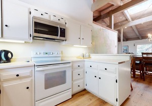 Mammoth Estates 203 Pet-friendly Large Mountain Condo with Wood Burning Fireplace by RedAwning in Mammoth Lakes