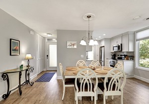 SeaPines, Stunning Remodel, Golf view, Walk to the Beach Club, 2 Free Bikes in Hilton Head Island