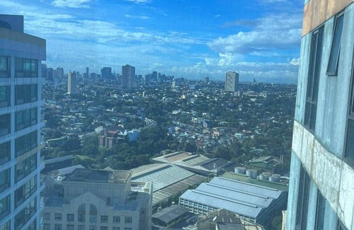 Bagumbayan Condo | One bedroom suite , Eastwood city with free wifi and stunning view on 38th floor