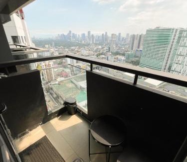 Socorro Apartment | 1-Bedroom Unit Manhattan Heights Araneta Cuabo with Balcony
