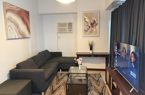 Barangay 670 Apartment | 1 BR Bayview Condo near SLMEC & US Embassy
