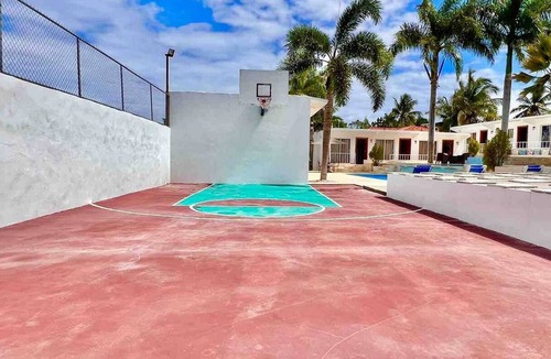 Sosua Villa | 12BR Party Villa: Pool, Private Basketball Court & Billiard!