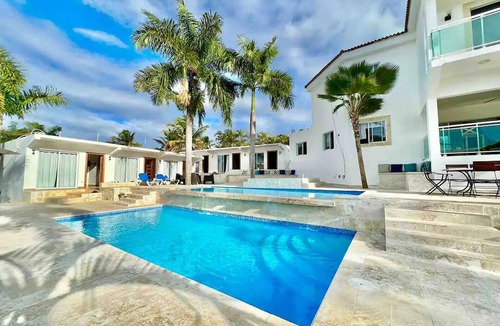 Playa Chiquita Villa | 12BR Party Villa: Pool, Private Basketball Court & Billiard!