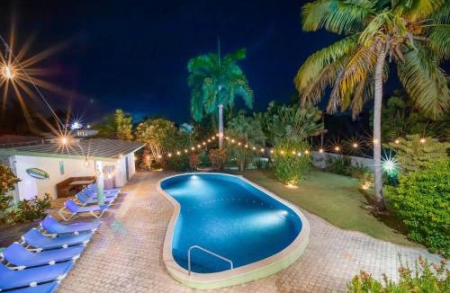 Urbanizacion Tavarez Villa | 14 Bedroom Villa 2 mins from Sosua