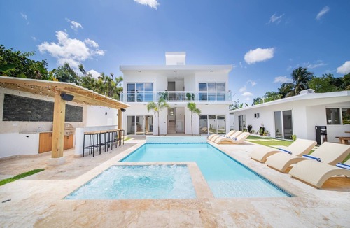 Sosua Villa | 14 BR Getaway 2 mins from Sosua action!