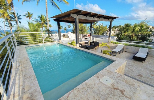El Cortecito Condo | 14BR Spacious Multi-Unit Retreat with Rooftop Plunge Pool - Walk to Beach +Bonus
