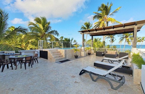El Cortecito Condo | 15BR Spacious Multi-Unit Retreat with Rooftop Plunge Pool - Walk to Beach +Bonus