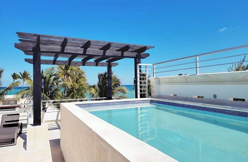 El Cortecito Condo | 15BR Spacious Multi-Unit Retreat with Rooftop Plunge Pool - Walk to Beach +Bonus