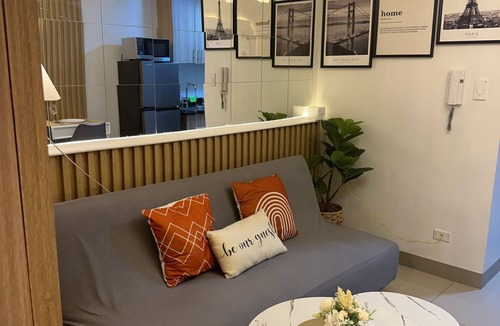 Barangay 76 Condo | 18 minutes walk from SMX Convention Center and 1 mile from Mall of Asia.