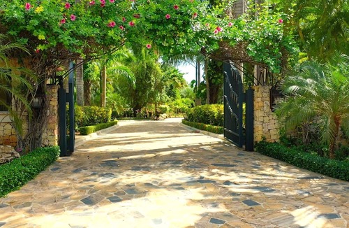 Cabrera Villa | 19 Suites Tropical Beachfront Luxury Villa
