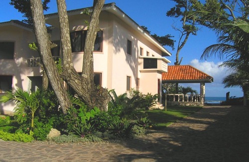 Playa Chiquita House | 1BD family-friendly casita with pool and ping-pong table, near ocean