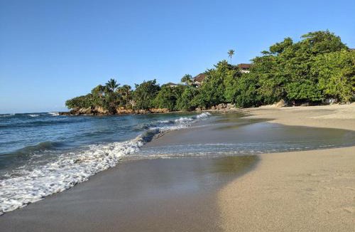 Cofresi Villa | 1BR Suite at Villa Costa Verde near Playa Cofresi, Puerto Plata, with a pool, balcony and a rooftop terrace
