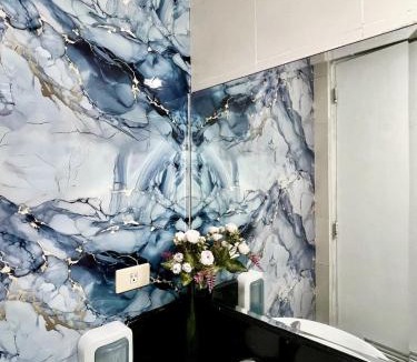 Pinagsama Apartment | 1BR Suite BGC Venice Grand Canal Staycation