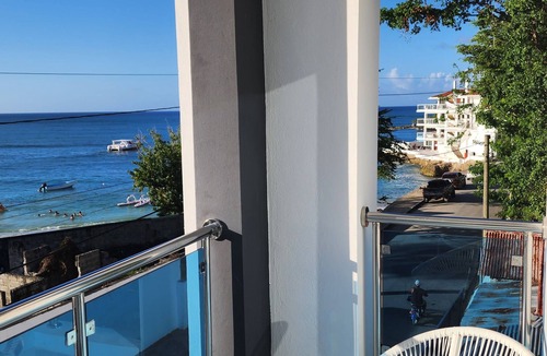 Centro Condo | 3 bd condo with rooftop across the street from beach!