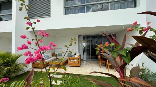 La Iglesia Villa | 3 Bedroom Beach Villa - Generator - Washer