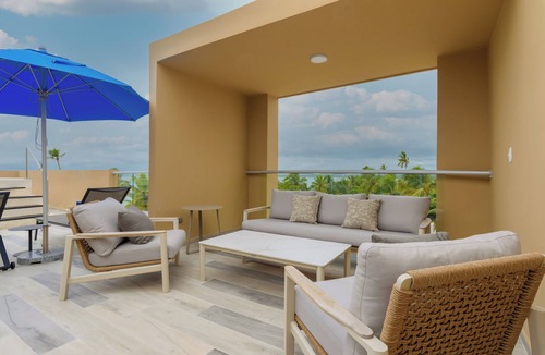 El Soco Condo | 3-bedroom, beachfront, duplex penthouse, jacuzzi