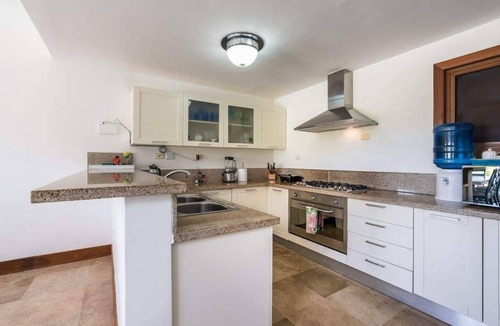 Puerto Bahia Villa | 3-BR villa with pool and views in Puerto Bahia