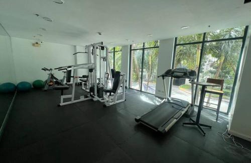 Alabang Apartment | 300 Mbps WiFi - 55 inch SMART TV - Alabang condo near Bellevue Hotel Filinvest City