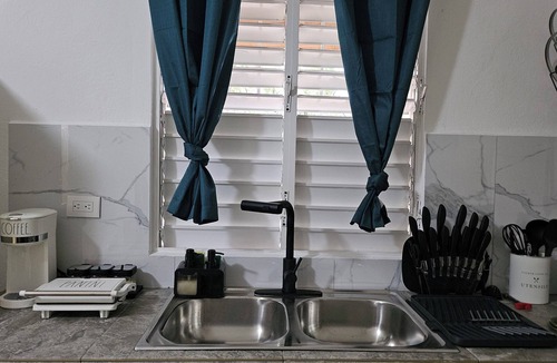 Sanchez Villa | 4 Bdrm/3 bath Villa AC/Wi-Fi/Cable/Gazebo/BBQ/up to 15 ppl
