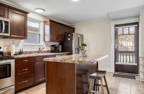 St. Charles Historic District Apartment | 4 Bedroom House, sleeps 12, short walk to Main St!