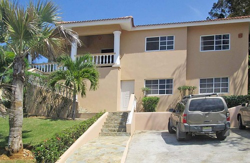 Urbanizacion Tavarez Villa | 4BD inexpensive guest-friendly villa with pool in central Sosua, low downpayment