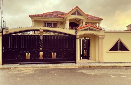 Prado Oriental House | 4BDR-FAMILY-POOL-BILLAR