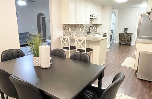 Warner Robins House | 4BR-3baths and 8 beds entire bungalow, great location, Warner Robins Happy House