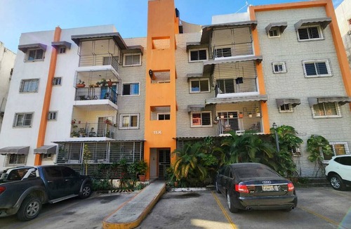 Residencial Alameda Oeste Apartment | 5 minutes to the theme park! Family-sized condo with game room & deck