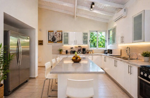 Los Lagos Villa | 6 BR - FULL AC- CHEF & FULL STAFF- 3 GOLF CARTS - STEPS TO BEACH