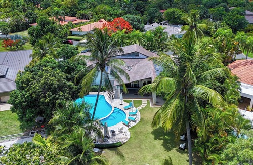 Los Lagos Villa | 6 BR - FULL AC- CHEF & FULL STAFF- 3 GOLF CARTS - STEPS TO BEACH