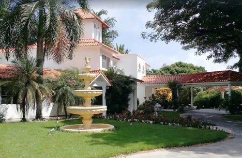 Villas Ana Maria Villa | 6BD 6BTH luxury party villa in central Sosua, guest-friendly, near everything!