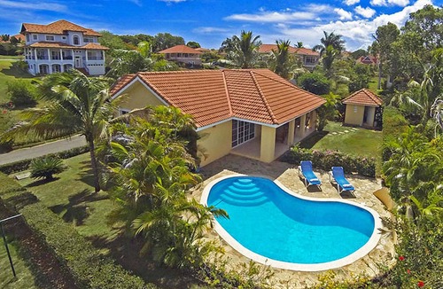 Urbanizacion Tavarez Villa | 7BD complex in Sosua's Hispaniola residence, pool/cable TV/Internet/AC/BBQ
