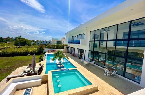 Playa Chiquita Villa | 8 BR Grand Villa in Oceanfront Comm Sosua Ocean Vill
