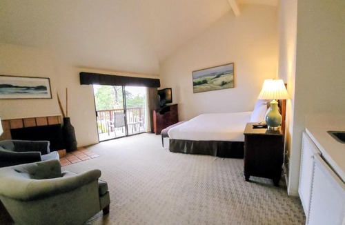 Golden Rectangle Bed & Breakfast | Adobe Inn