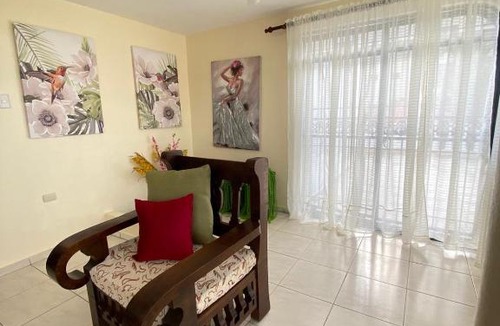 Santiago Province House | Agradable Casa Con Estacionamiento Privado
