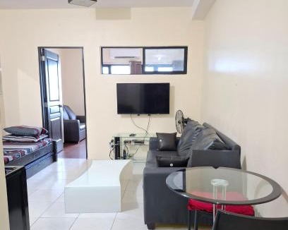 Ermita Night District Apartment | Amazing views from the 37th in Manila bay