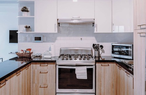 Gascue Apartment | Amplio apartamento con hermosa vista. /Spacious apartment with a beautiful view.