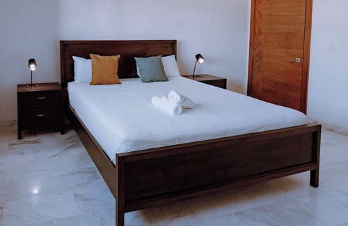 Gascue Apartment | Amplio apartamento con hermosa vista. /Spacious apartment with a beautiful view.