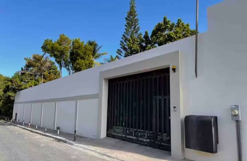 Barrio Las Yaguitas House | An oasis within the city, CLOSE TO EVERYTHING