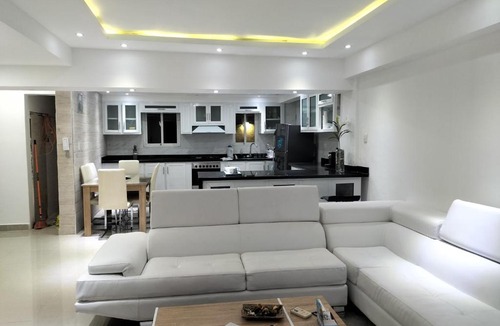 Mendoza Apartment | Apartamento en Santo Domingo este, con piscina y parking vigilado