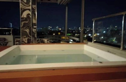 Evaristo Morales Apartment | Apartment with roof + jacuzzi + Wi-Fi + AC in Santo Domingo RD