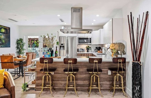 Sunset House | Bamboo Bliss | Pool, Tiki Hut, Pizza Oven - 15 min Hard Rock Stadium WORLD CUP