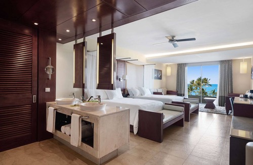 Playa Bibijagua Resort | Barceló Bávaro Palace - All Inclusive
