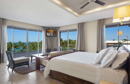 Playa Bibijagua Resort | Barceló Bávaro Palace - All Inclusive
