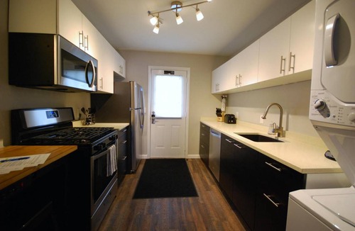Brookwood Apartment | (BCJ1b) Stay Local before you go Loco! Flexible Stays. A Perfect Getaway.